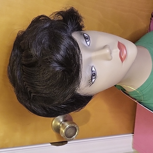 Short Wig - Picture 2 of 6
